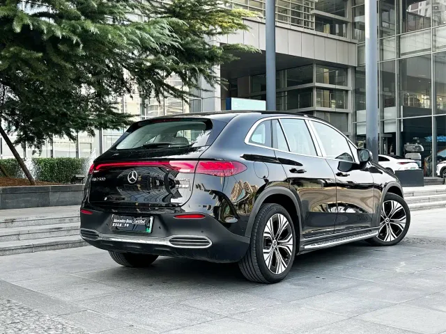 Mercedes-Benz EQE SUV — Фото автомобиля 3