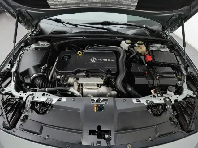 Buick Regal — Фото автомобиля 6