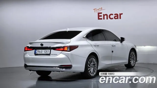 Lexus ES Generation 7 — Фото автомобиля 2