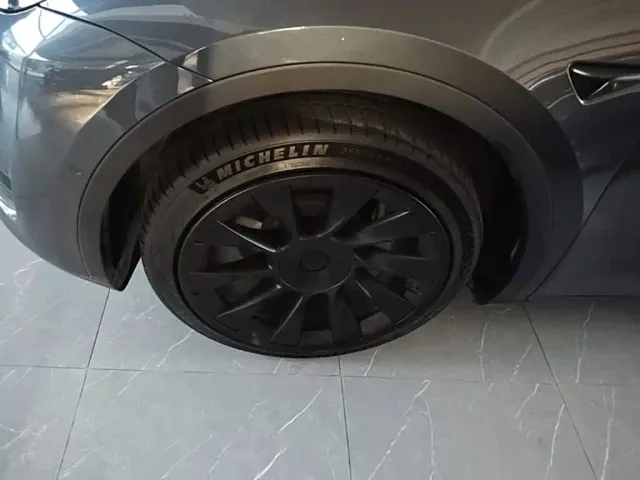 Tesla Model Y — Фото автомобиля 22