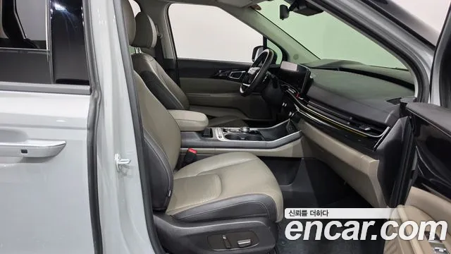 Kia Carnival Generation 4 — Фото автомобиля 16