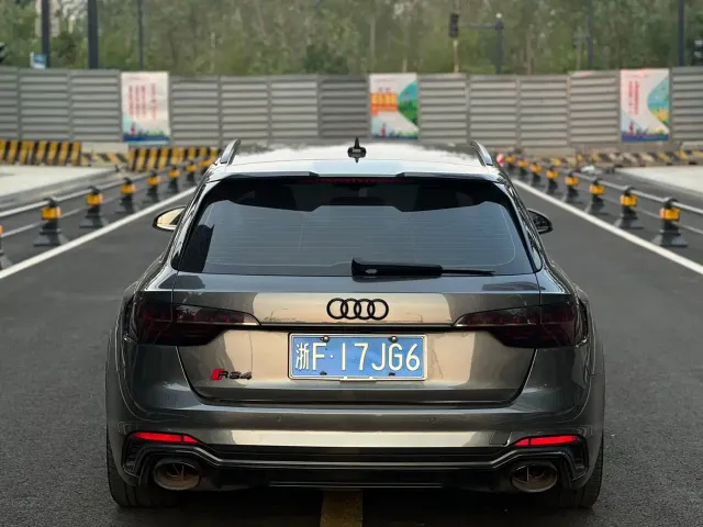 Audi RS 4 — Фото автомобиля 9