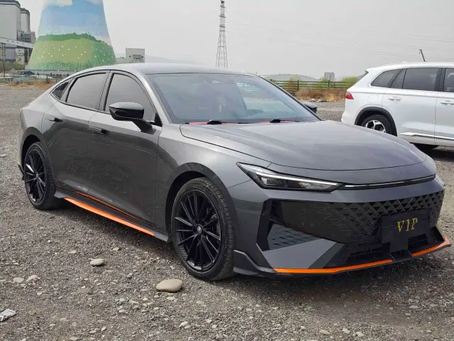 Changan Changan UNI-V 2024 1.5T Deluxe Sport — Фото автомобиля 2