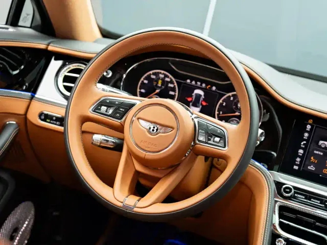 Bentley Flying Spur — Фото автомобиля 19