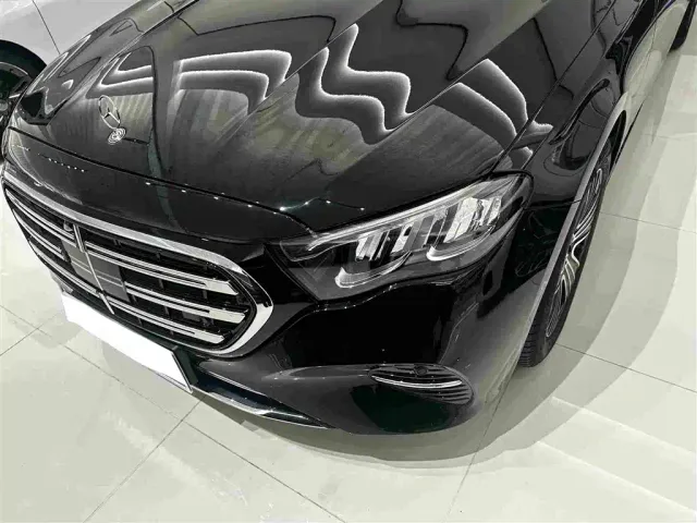Mercedes-Benz E-Class — Фото автомобиля 4