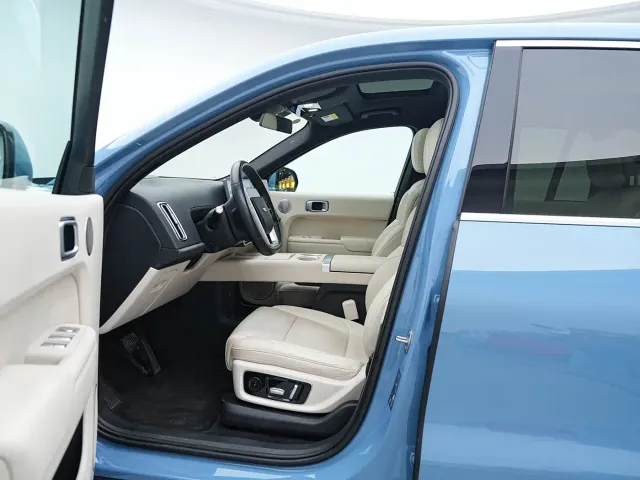 Li Auto L8 — Фото автомобиля 20