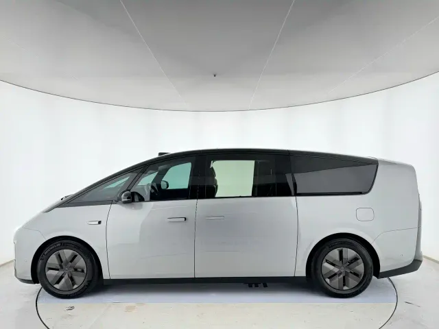 Li Auto MEGA — Фото автомобиля 4