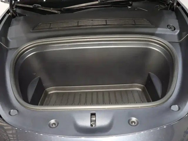 Tesla Model Y — Фото автомобиля 18