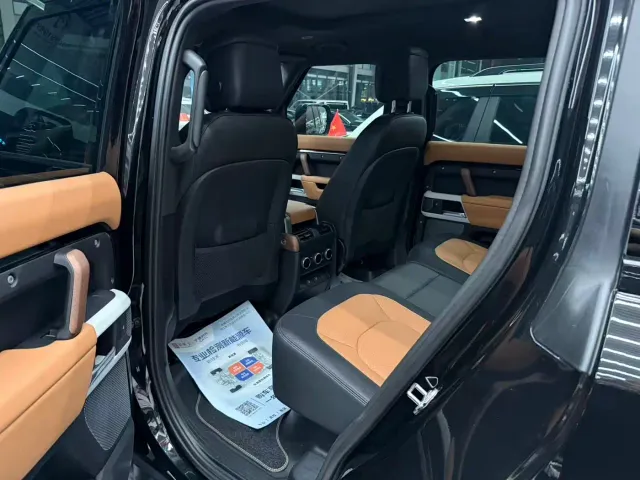 Land Rover Defender — Фото автомобиля 3
