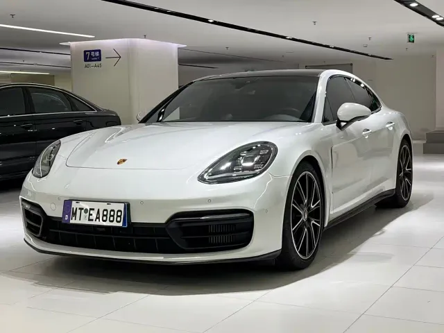 Фотография автомобиля — Porsche Panamera