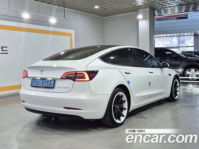Tesla Model 3 — Фото автомобиля 2