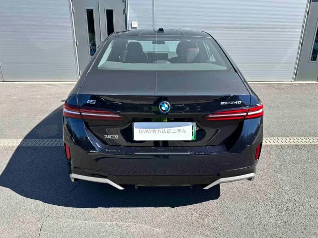 BMW i5 — Фото автомобиля 3