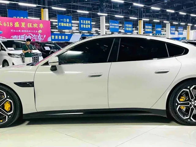 Xiaomi SU7 — Фото автомобиля 4