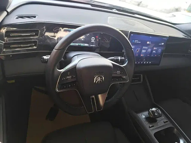 BYD Qin L — Фото автомобиля 9