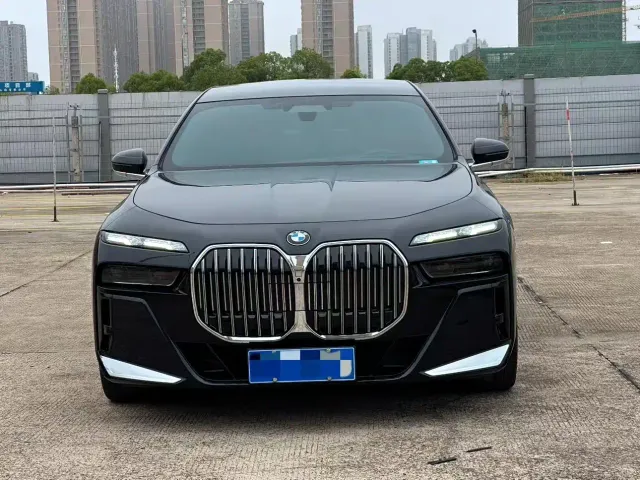 BMW 7 Series — Фото автомобиля 2
