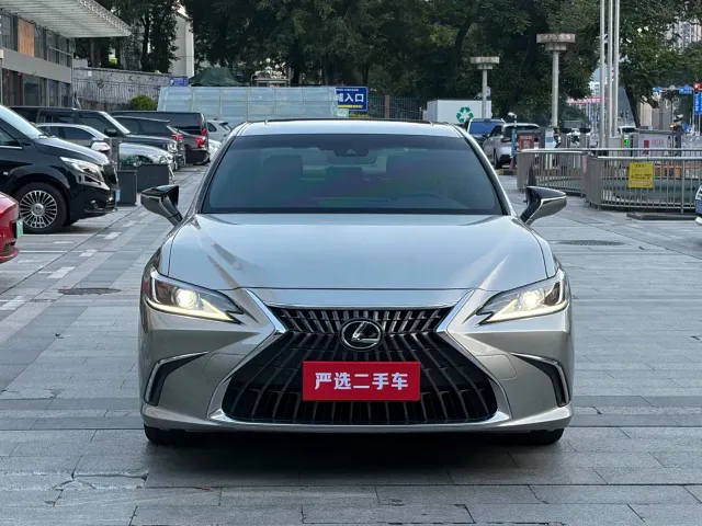 Lexus ES — Фото автомобиля 2