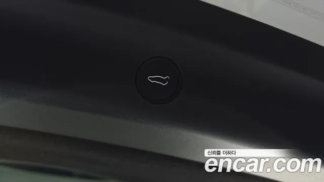 Tesla Model Y — Фото автомобиля 17