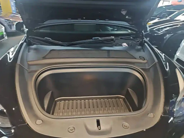 Tesla Model Y — Фото автомобиля 19