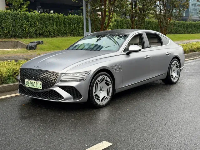 Фотография автомобиля — Genesis Pure Electric G80
