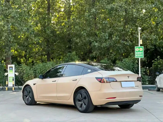 Tesla Model 3 — Фото автомобиля 9