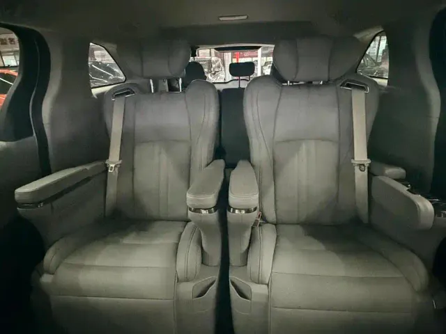 Toyota Granvia — Фото автомобиля 11