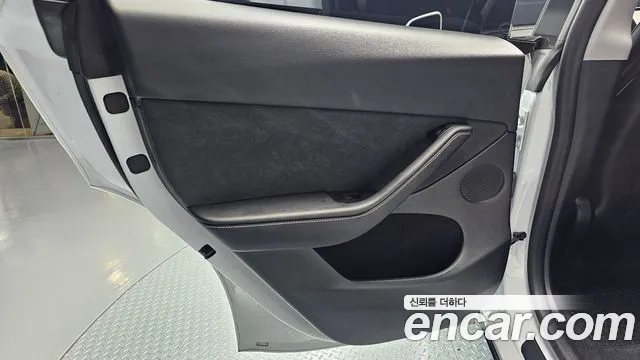 Tesla Model Y — Фото автомобиля 14