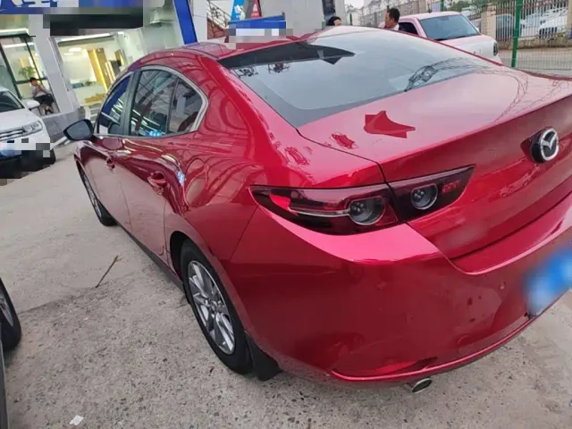 Mazda Axela — Фото автомобиля 4