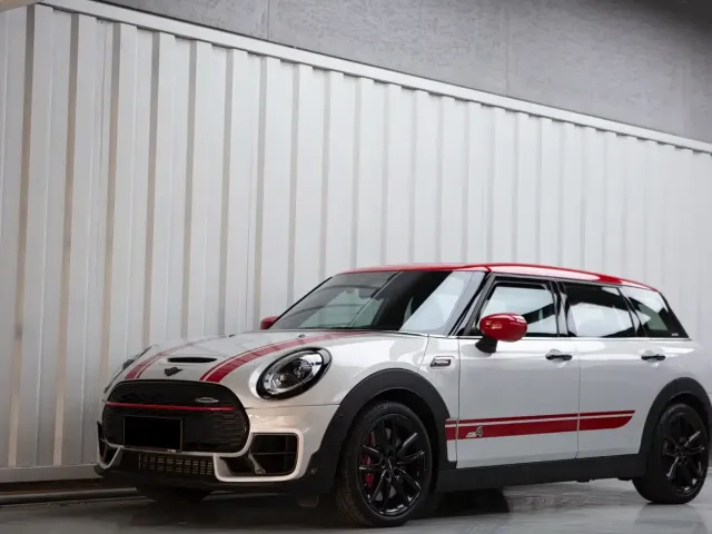 Фотография автомобиля — MINI JCW CLUBMAN