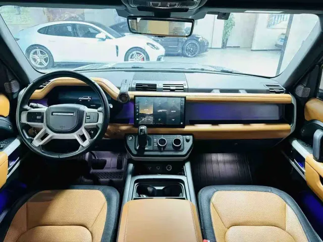 Land Rover Defender — Фото автомобиля 4