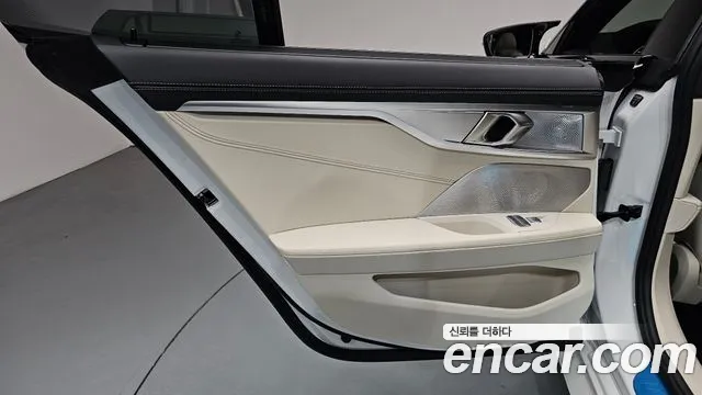 BMW 8 Series G15 — Фото автомобиля 14