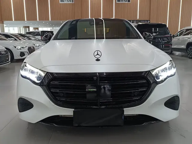 Mercedes-Benz E-Class — Фото автомобиля 2