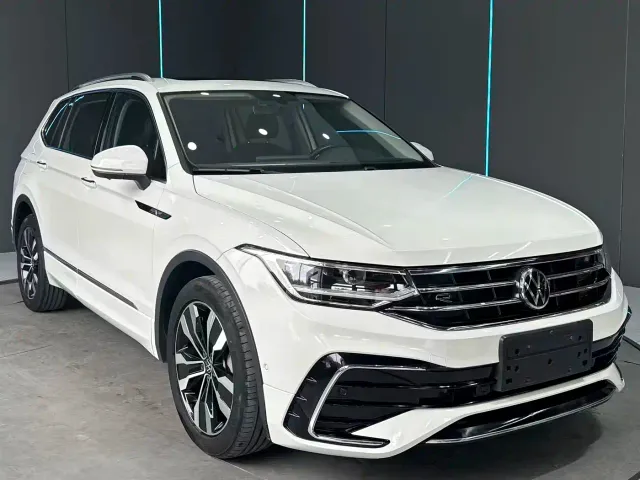 Volkswagen Tiguan L — Фото автомобиля 3
