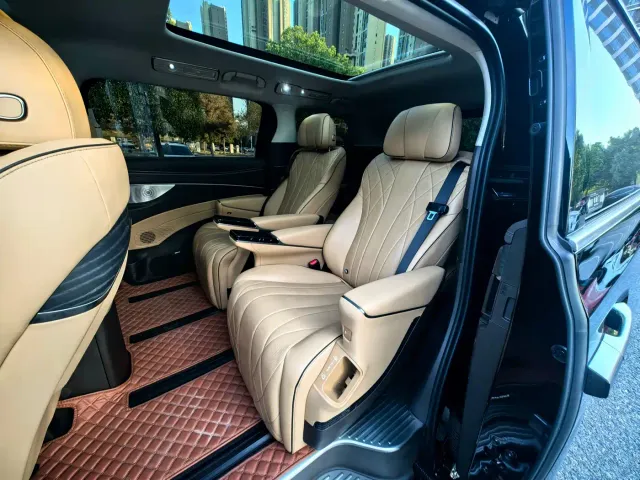 Denza Denza D9 2024 DM-i 980 AWD Prestige — Фото автомобиля 12
