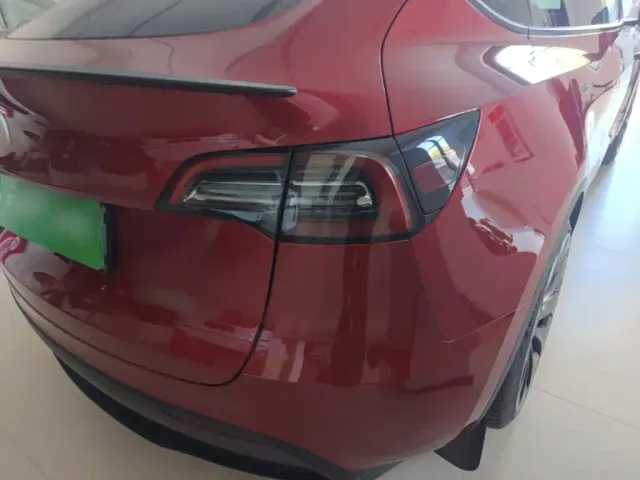 Tesla Model Y — Фото автомобиля 7