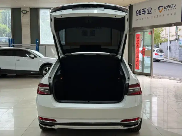 Skoda Superb — Фото автомобиля 24