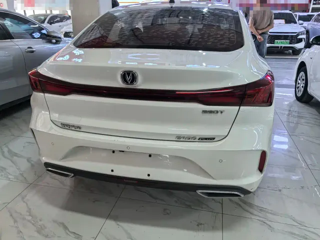 Changan Eado — Фото автомобиля 5