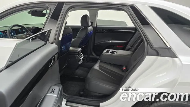 Hyundai Grandeur GN7 — Фото автомобиля 18