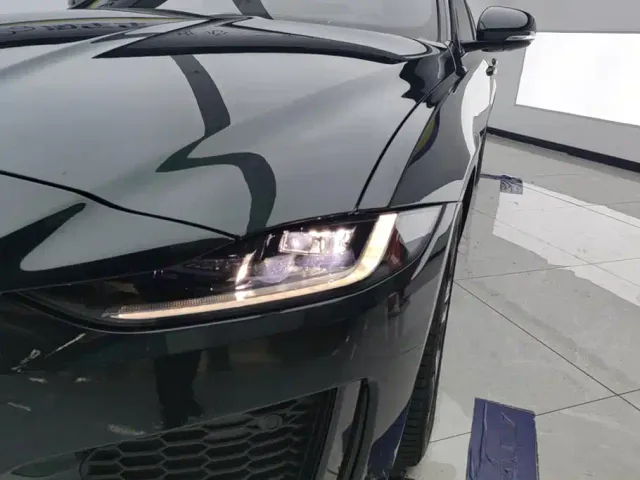 Jaguar XEL — Фото автомобиля 5
