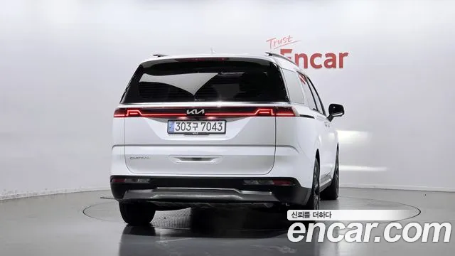 Kia Carnival Generation 4 — Фото автомобиля 4