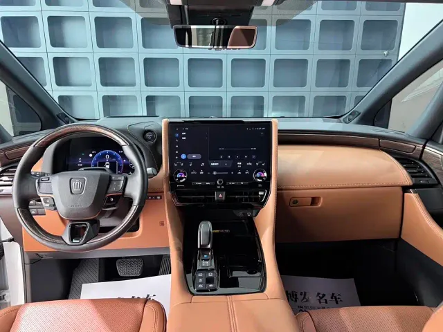 Toyota Vellfire — Фото автомобиля 28