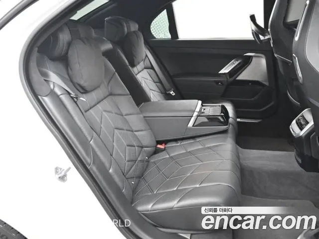 BMW 7 Series G70 — Фото автомобиля 12
