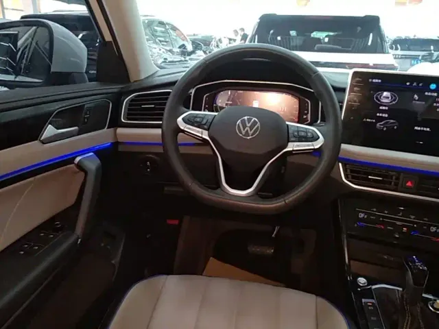 Volkswagen Tayron GTE Plug-in Hybrid — Фото автомобиля 10