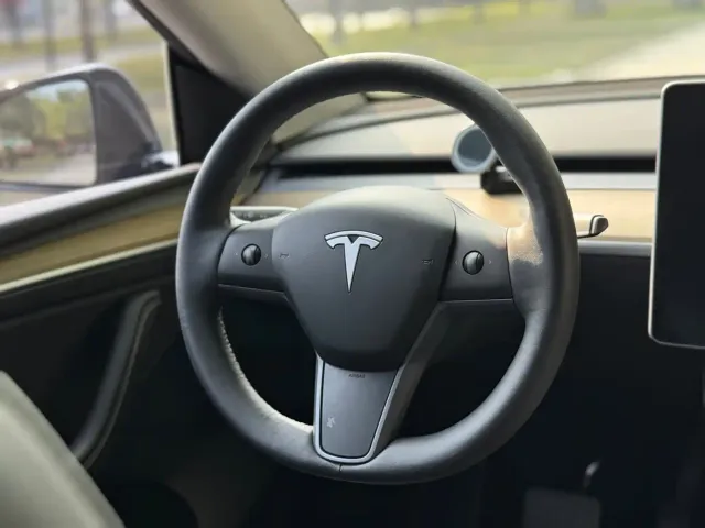 Tesla Model Y — Фото автомобиля 13