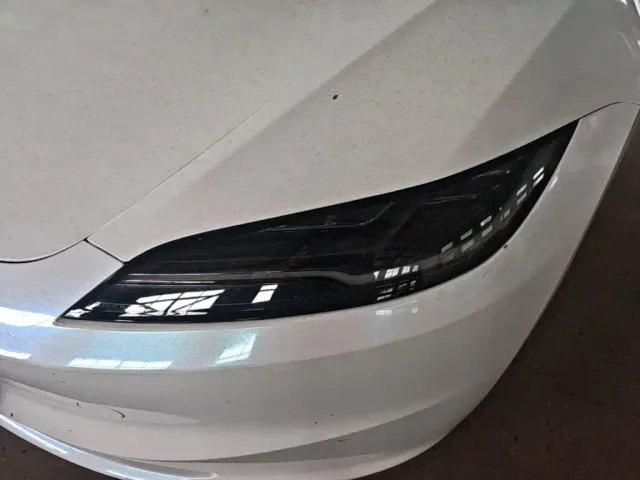 Tesla Model 3 — Фото автомобиля 17