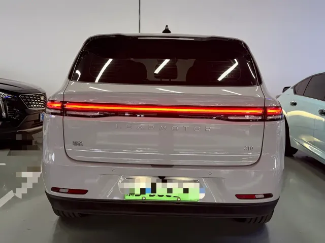 Leapmotor C10 — Фото автомобиля 14