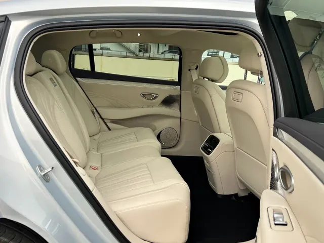 BYD Seal 08 — Фото автомобиля 10
