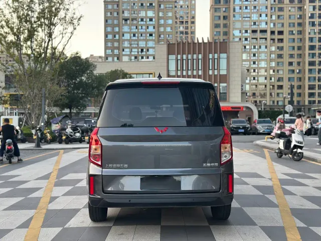 Wuling Zhengcheng — Фото автомобиля 9