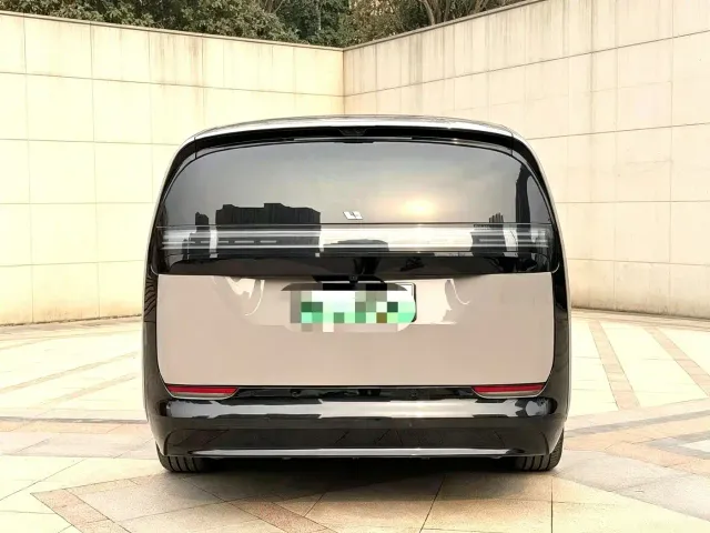Li Auto MEGA — Фото автомобиля 8