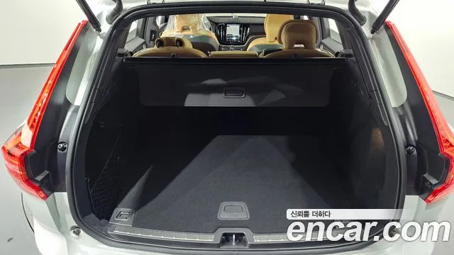 Volvo XC60 Generation 2 — Фото автомобиля 24