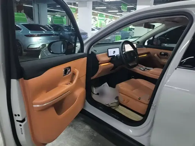 Leapmotor C10 — Фото автомобиля 15